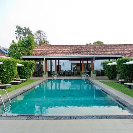 Swanee Grand Hotel Negombo Bagian luar foto