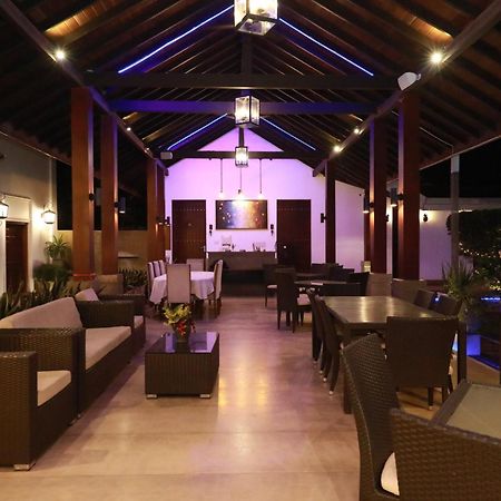 Swanee Grand Hotel Negombo Bagian luar foto