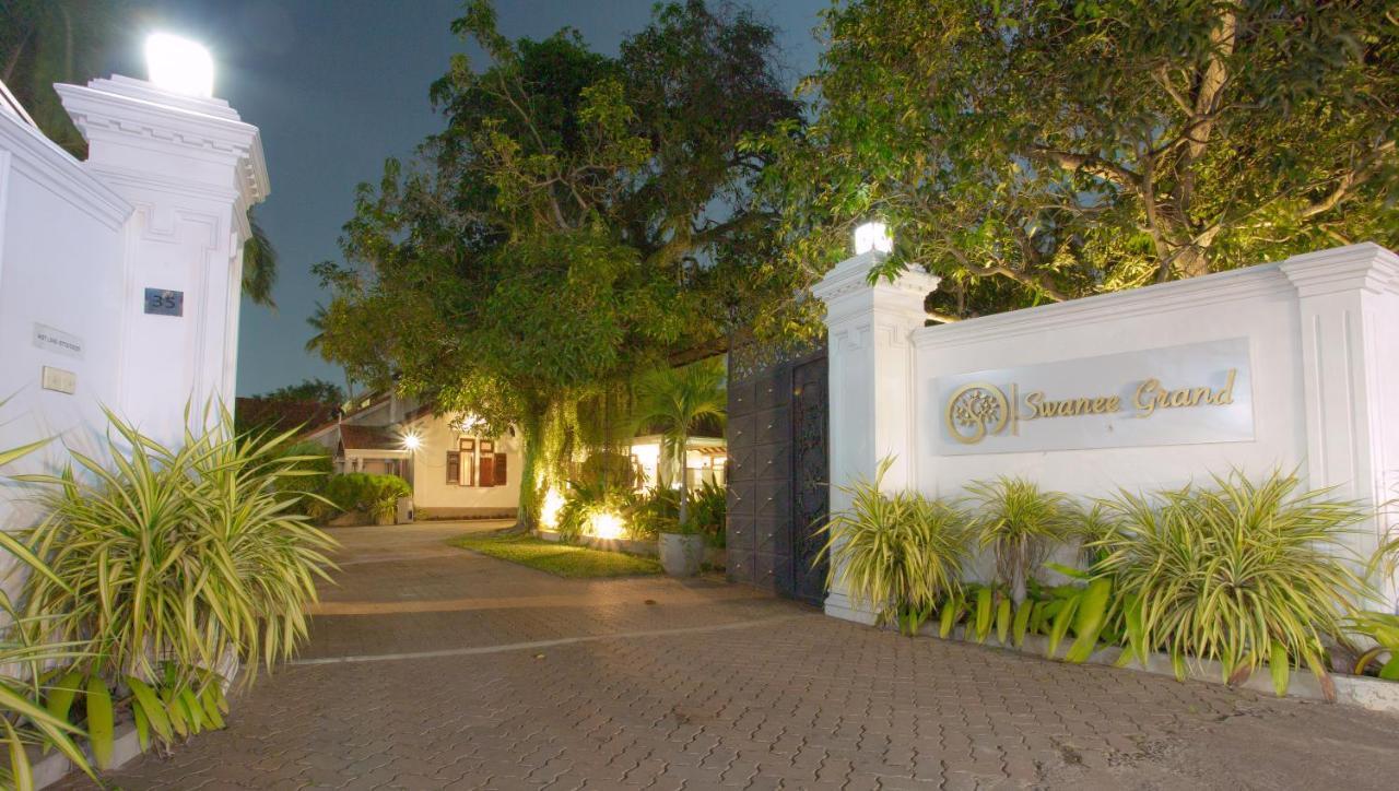 Swanee Grand Hotel Negombo Bagian luar foto