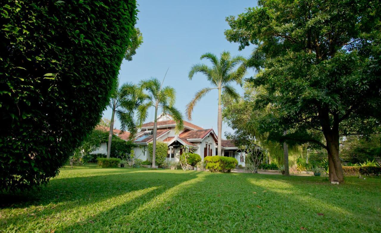Swanee Grand Hotel Negombo Bagian luar foto