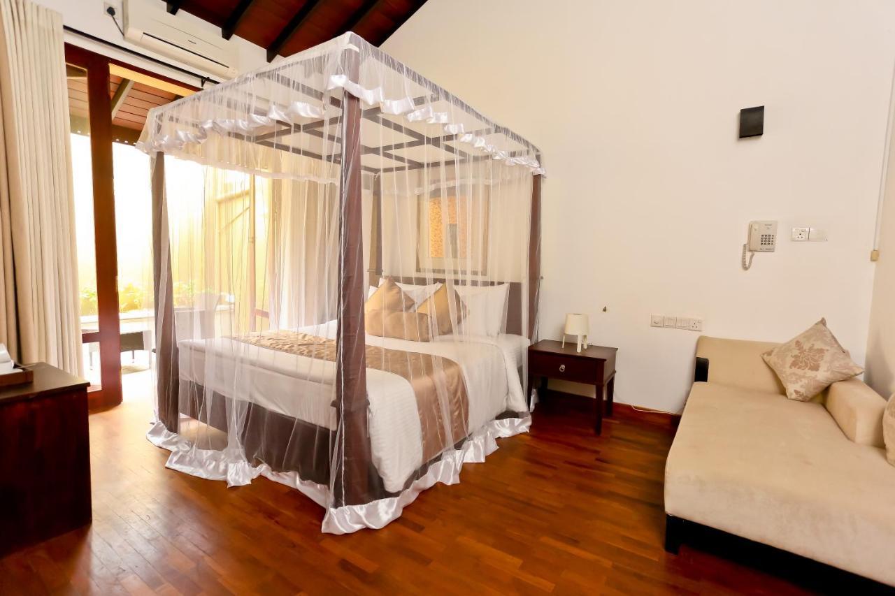 Swanee Grand Hotel Negombo Bagian luar foto