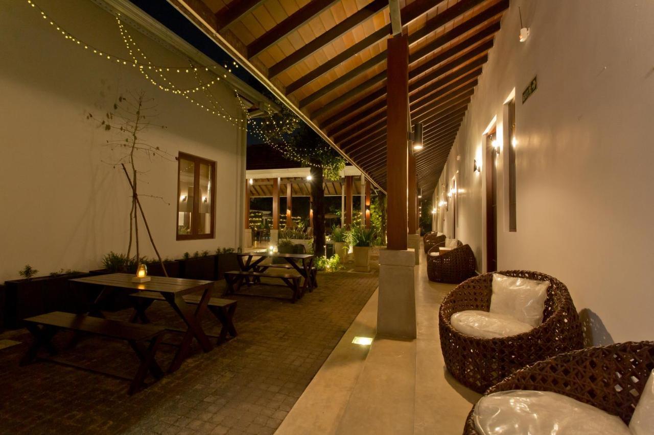 Swanee Grand Hotel Negombo Bagian luar foto