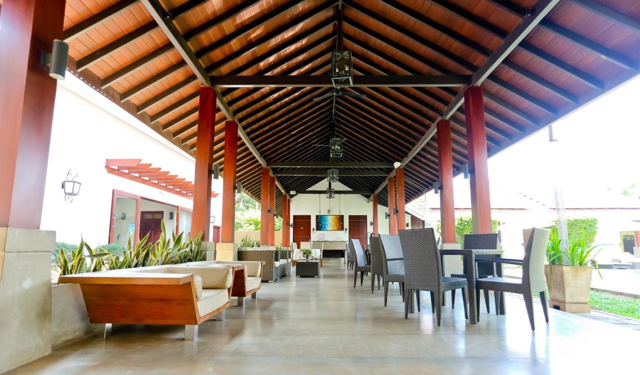 Swanee Grand Hotel Negombo Bagian luar foto