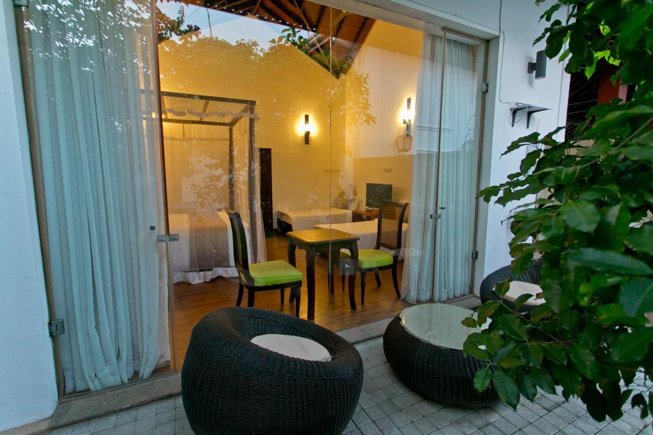 Swanee Grand Hotel Negombo Bagian luar foto