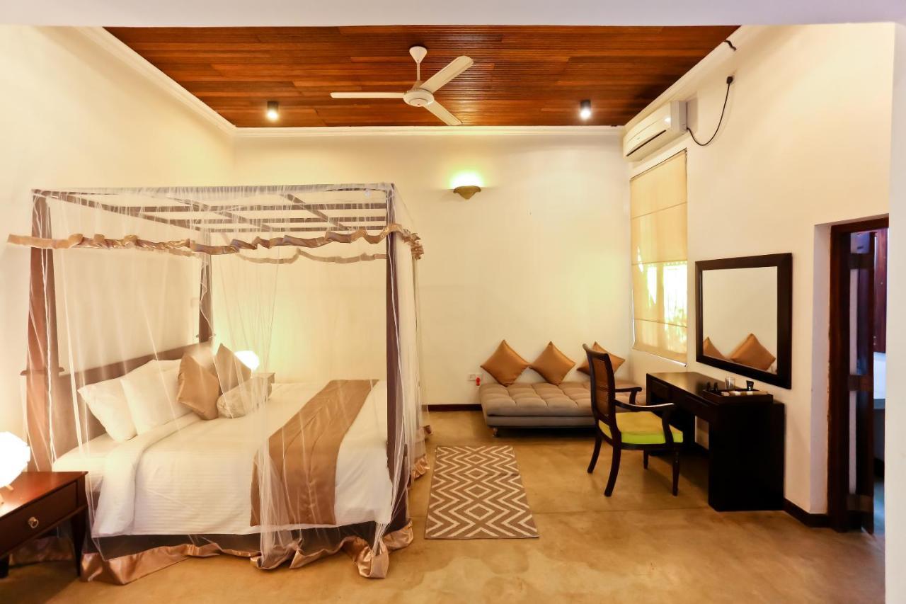 Swanee Grand Hotel Negombo Bagian luar foto