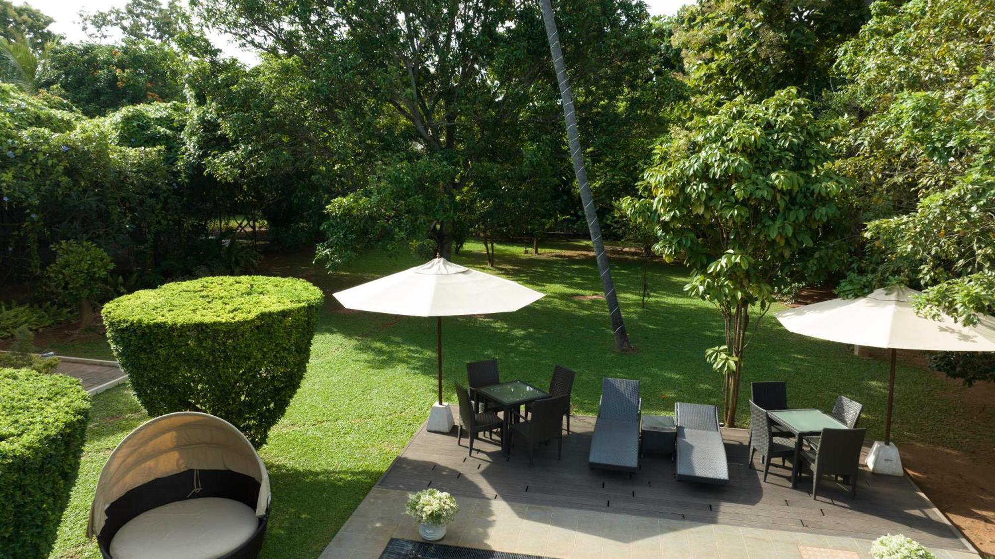 Swanee Grand Hotel Negombo Bagian luar foto