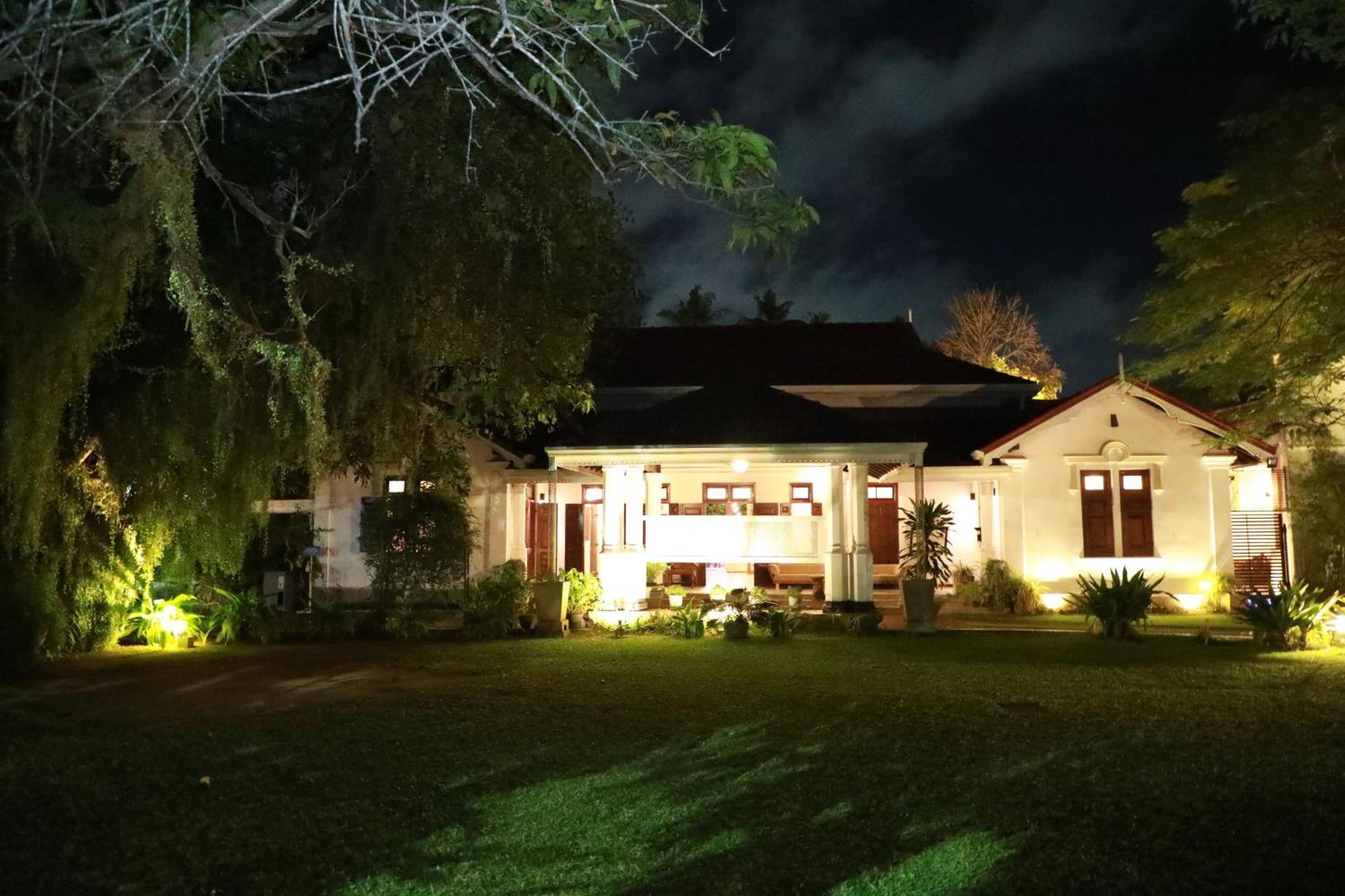 Swanee Grand Hotel Negombo Bagian luar foto