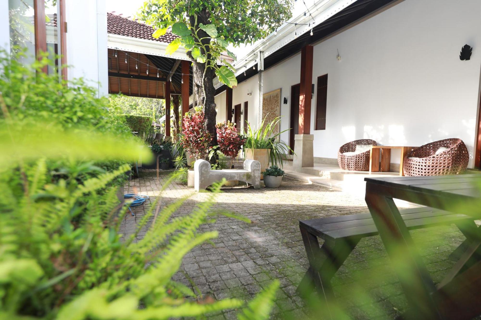 Swanee Grand Hotel Negombo Bagian luar foto