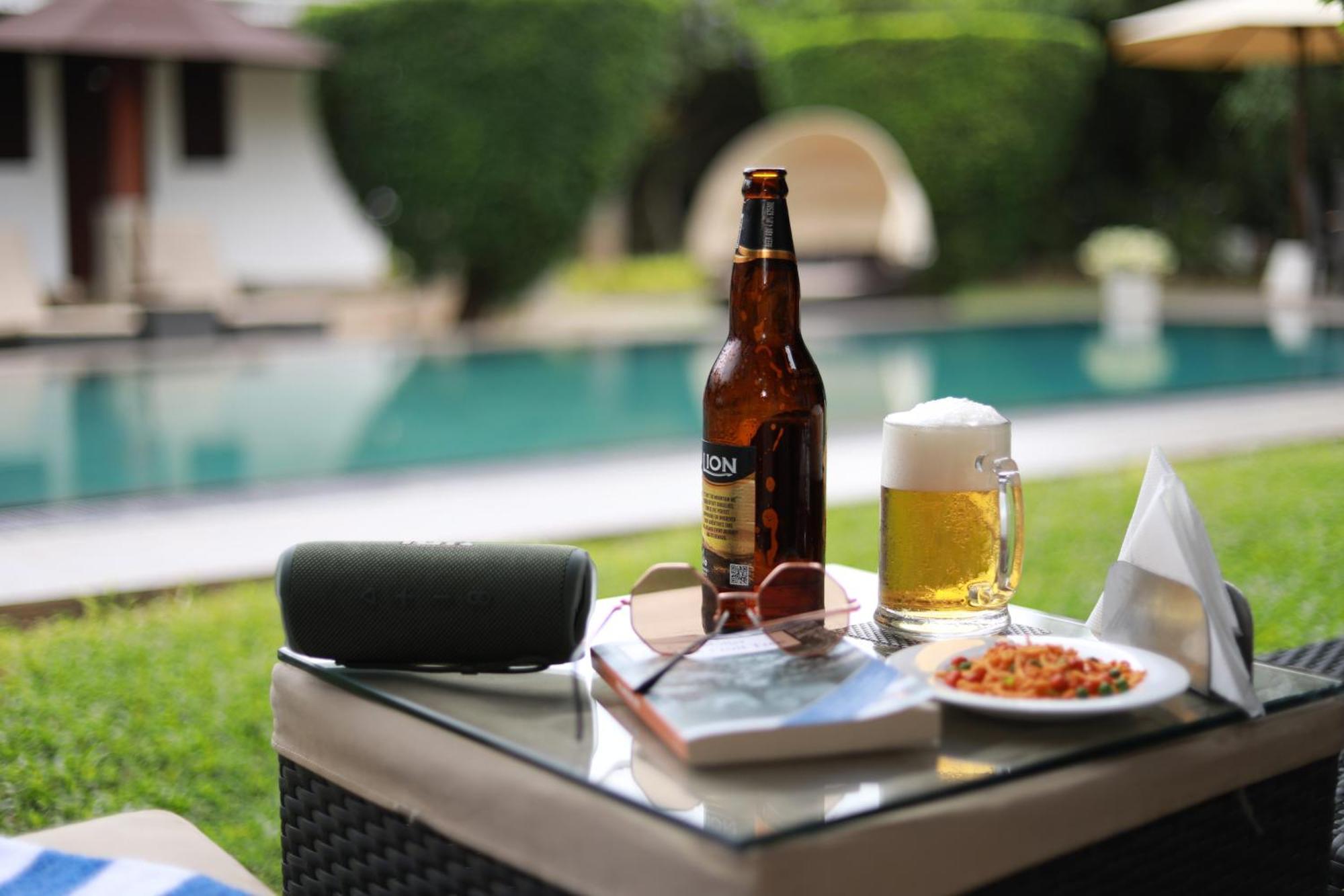 Swanee Grand Hotel Negombo Bagian luar foto